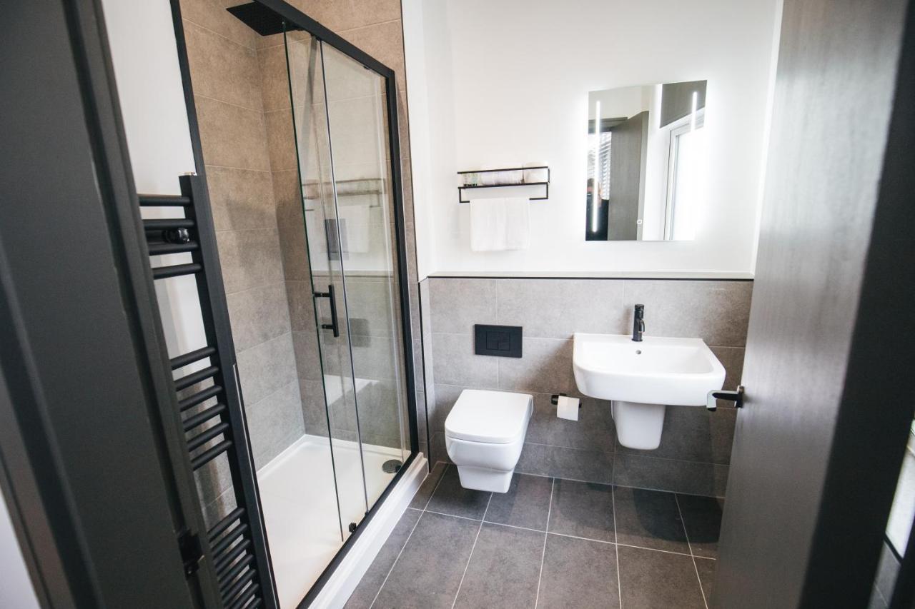 Black Lion Hotel Manchester Salford  Ngoại thất bức ảnh