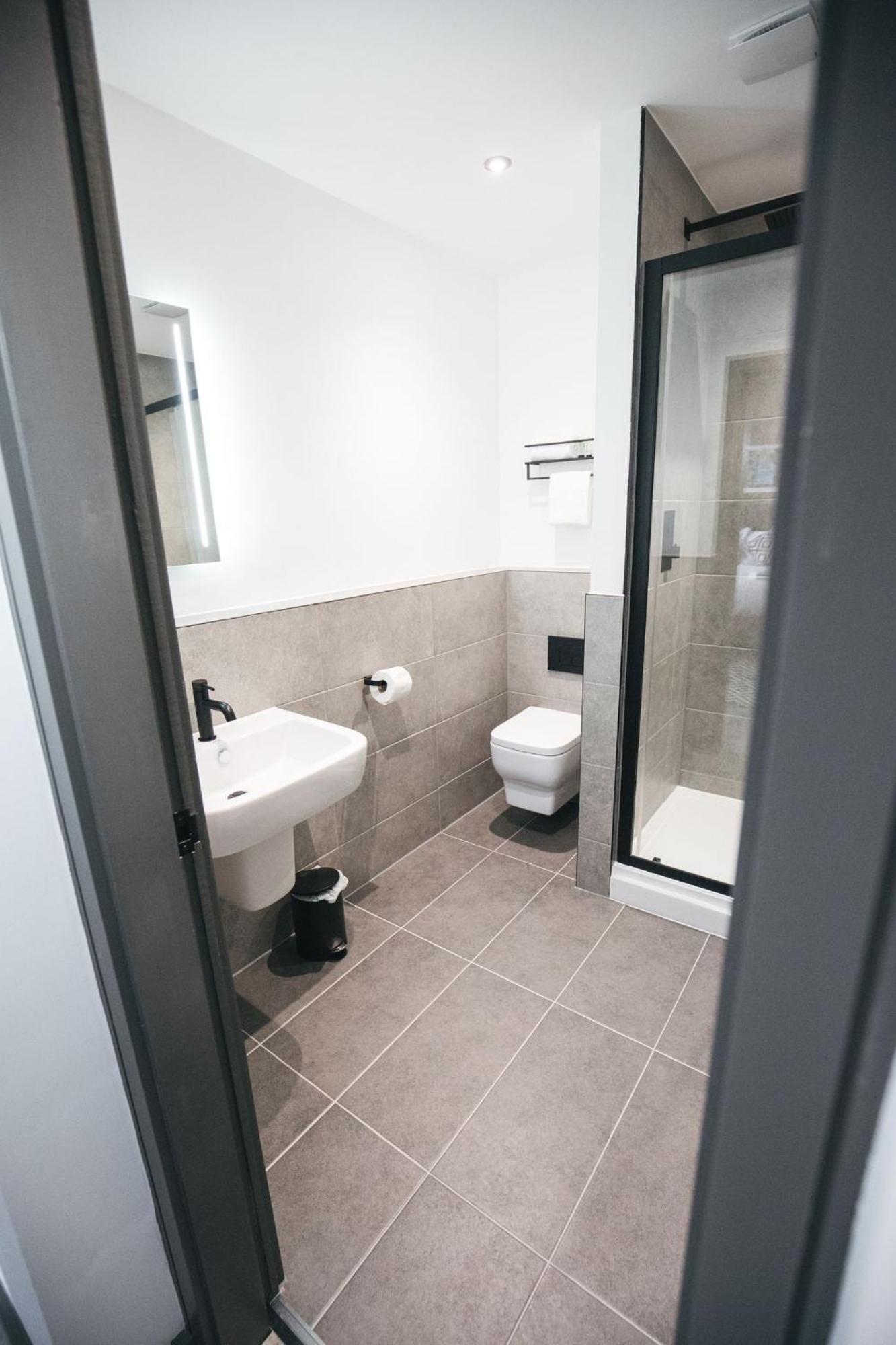 Black Lion Hotel Manchester Salford  Ngoại thất bức ảnh